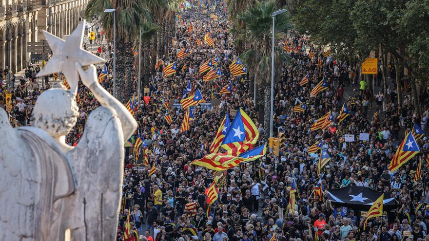 La manifestació de la Diada suma milers d&#039;assistents malgrat la divisió independentista