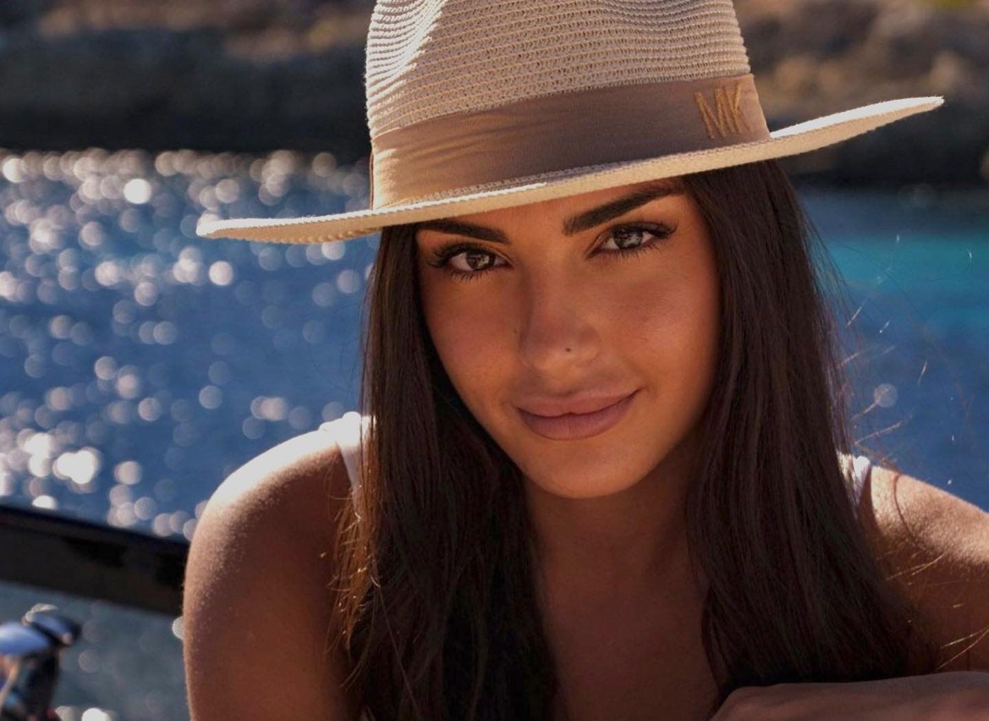 Belén Perea posa con sombrero para su Instagram