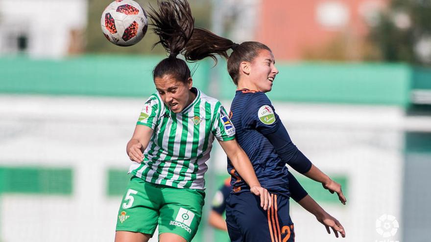 El Valencia Femenino regresa goleado en su visita al Betis