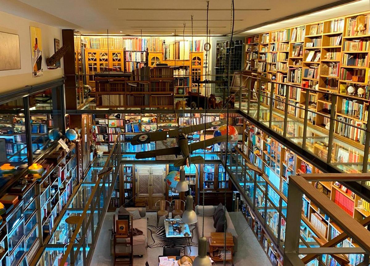 Biblioteca personal de Javier Gómez-Navarro.