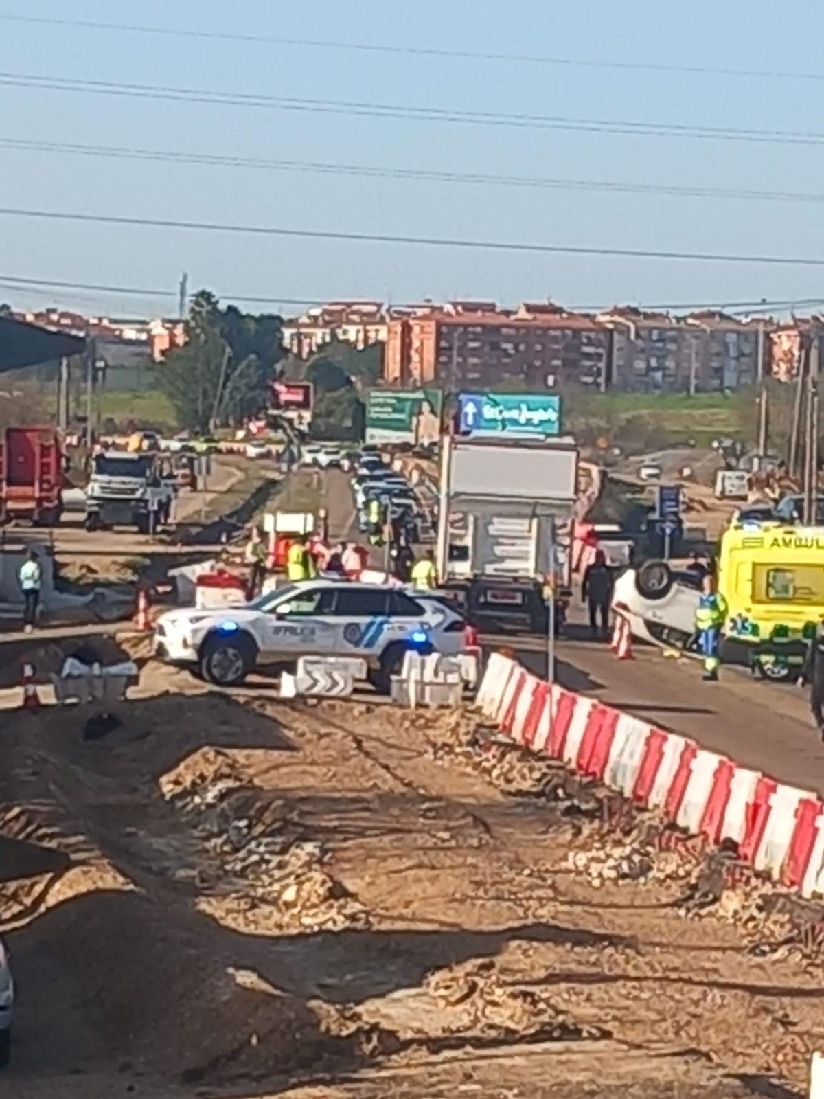 Fotogalería | Accidente en el tramo en obras de la carretera de Sevilla, en Badajoz
