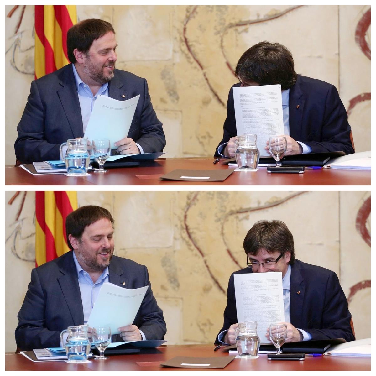 Carles Puigdemont, junto a Oriol Junqueras, en un momento de distensión en la reunión del Govern, el 29 de marzo del 2016.