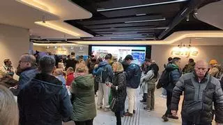 "He tenido que llamar al hospital para decir que no llegaba": Ana y otros pasajeros de Cercanías Madrid denuncian que no se están cumpliendo los servicios mínimos