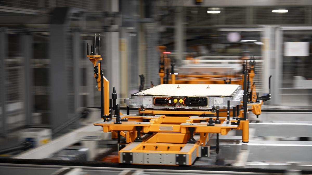 Construccion de la batería del Cupra Raval en Martorell