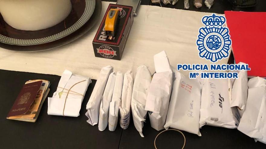 Material decomisado al portero detenido en Fuengirola.