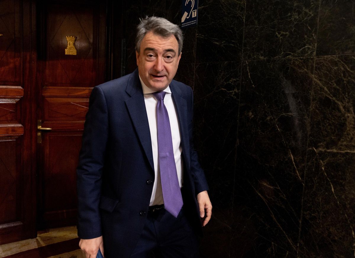 El PNB i Bildu s’asseuran a negociar amb Sánchez, però són pessimistes El PNB i Bildu s’asseuran a negociar amb Sánchez, però són pessimistes