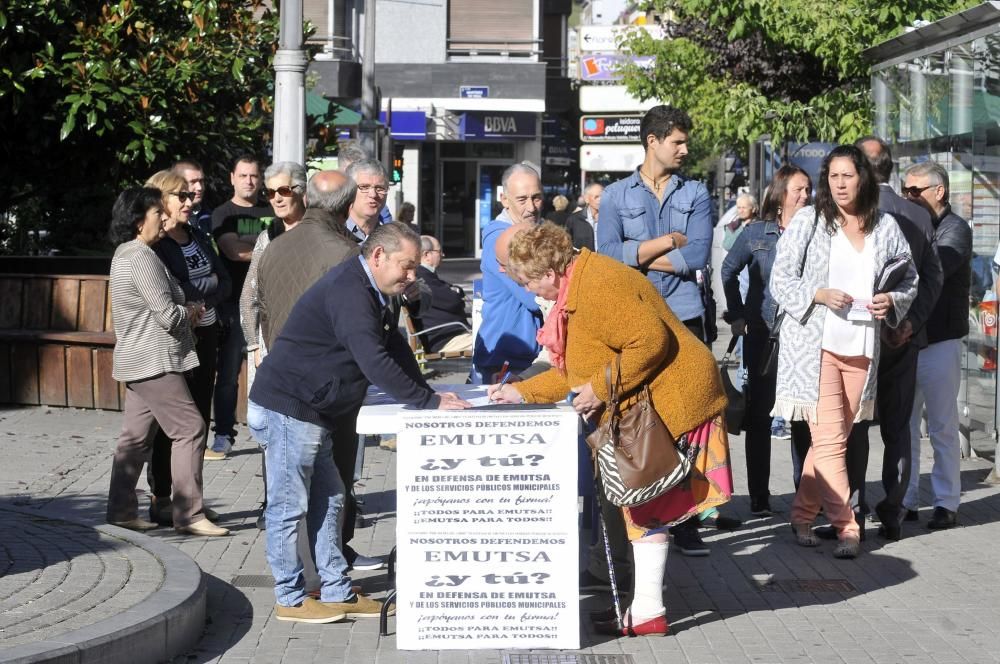 Recogida de firmas en Mieres en defensa de Emutsa