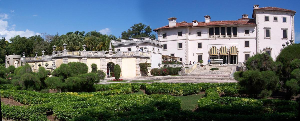 Villa Vizcaya des del jardí