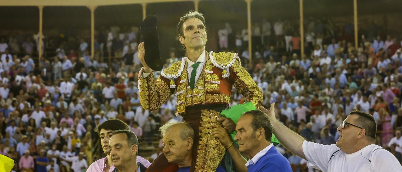 El gran José Tomás revoluciona la plaza de toros de Alicante