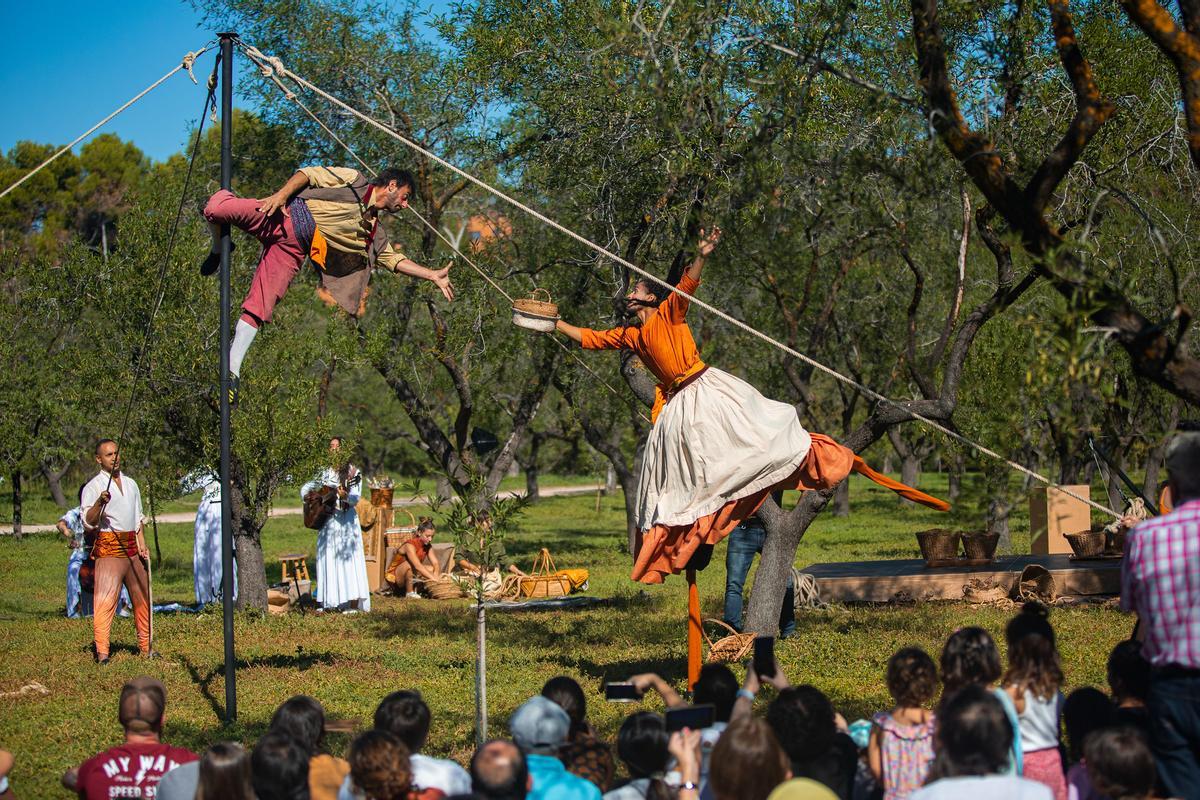 Los miembros de Escuela de Circo Carampa, en la celebración de La Quinta cosecha el pasado septiembre.