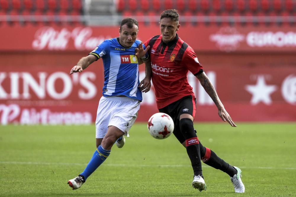 Un gol de Chechu Flores rescata un punto en Mallorca tras un penalti evitable concedido por Santamaria