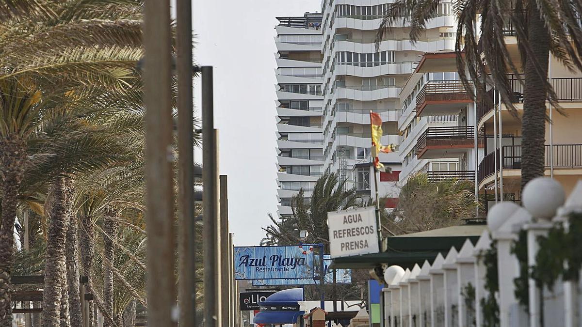 Vecinos de zonas de playa alertan del alquiler de apartamentos turísticos para fiestas ilegales