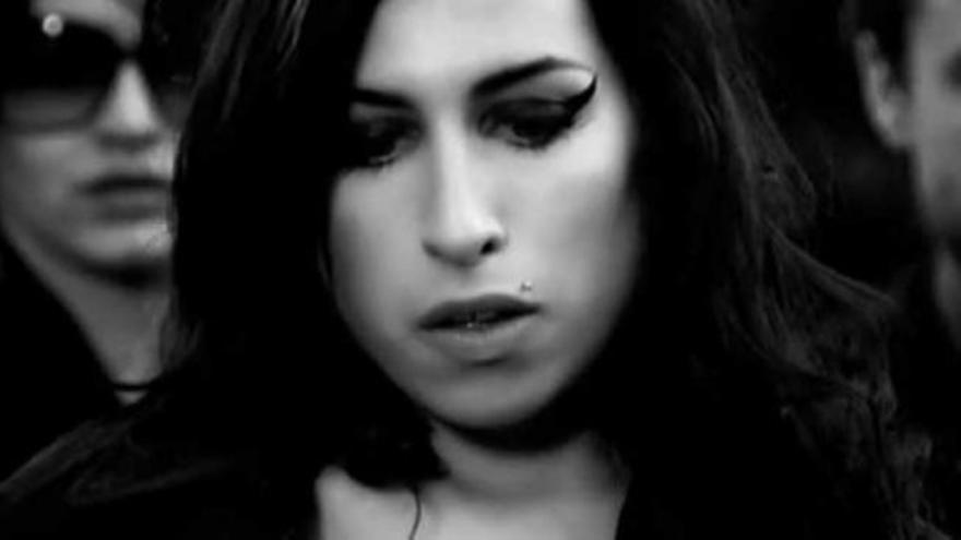 Amy Winehouse vuelve al top-ten