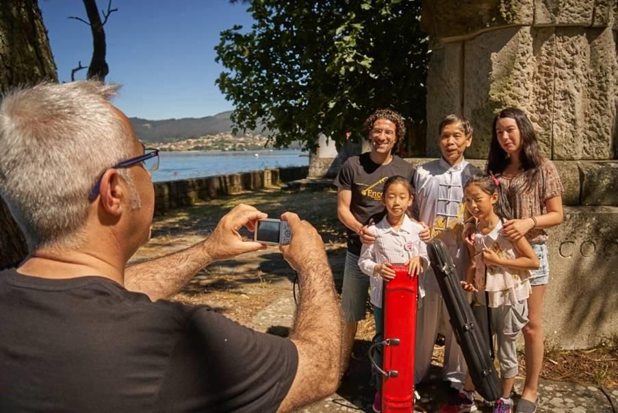 El campamento musical arranca con un encuentro con el exótico instrumento asiático