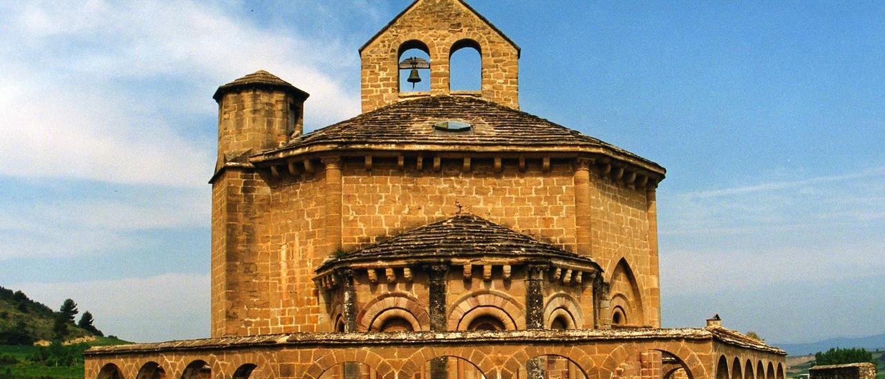 Iglesia románica de Santa María de Eunate, ubicada en Navarra.