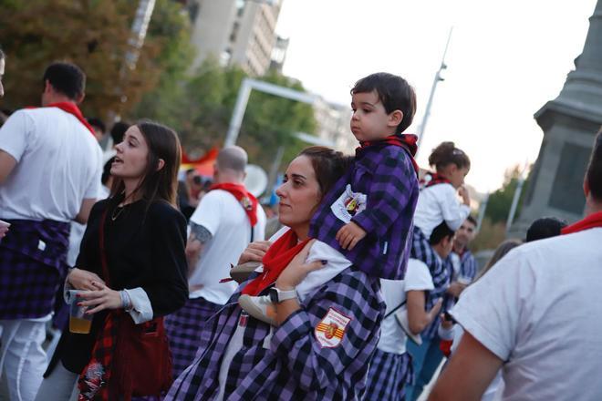 En imágenes | Las peñas de Zaragoza invaden el centro para el maratón de charangas