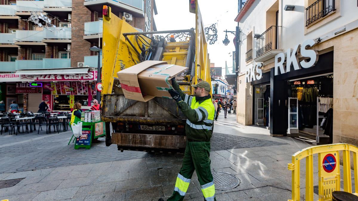 FCC seguirá prestando el servicio de recogida de basura y limpieza viaria en Benidorm a lo largo de 2023.