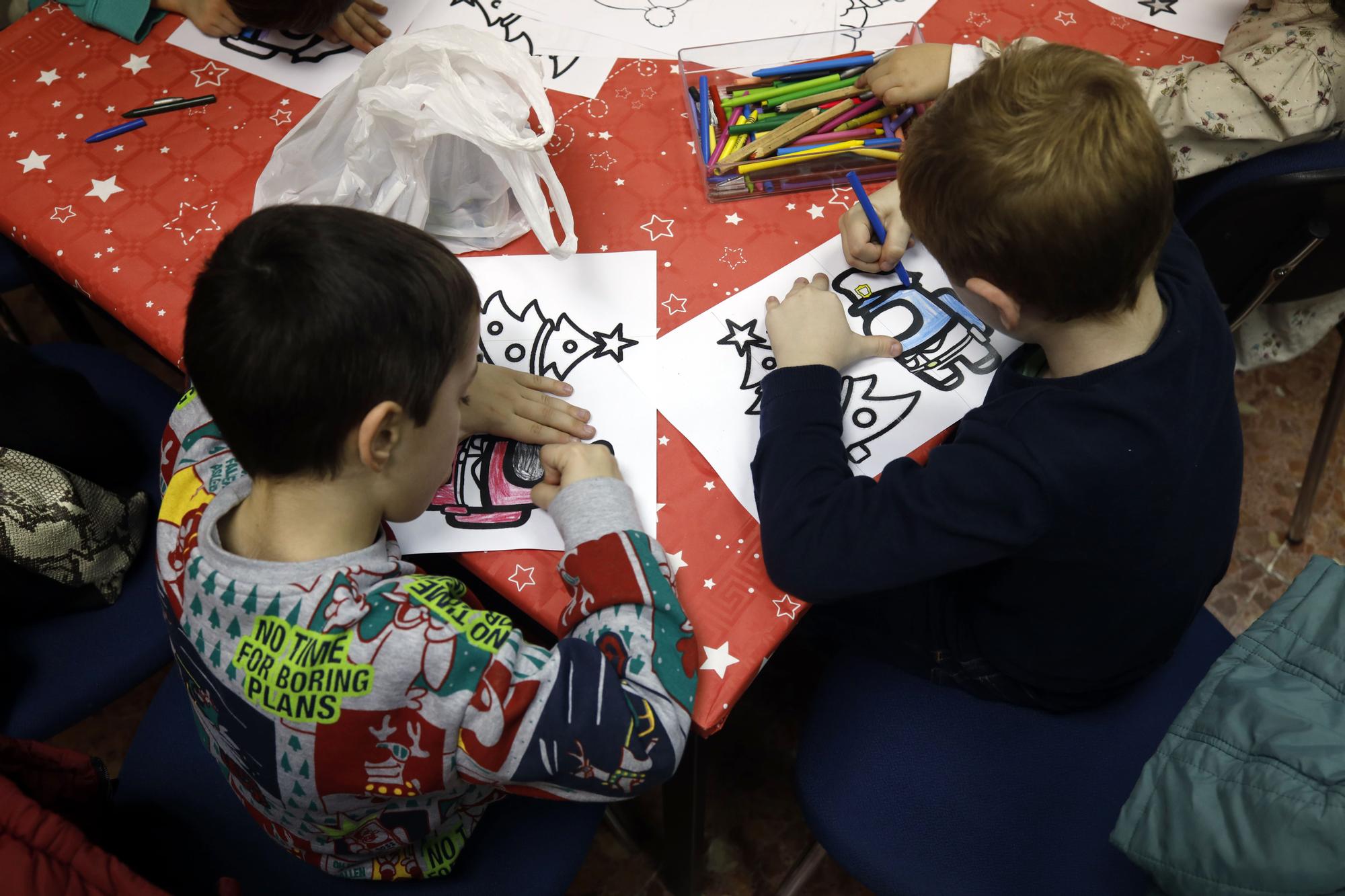 Papá Noel visita a los hijos de los agentes de Policía Nacional de Aragón