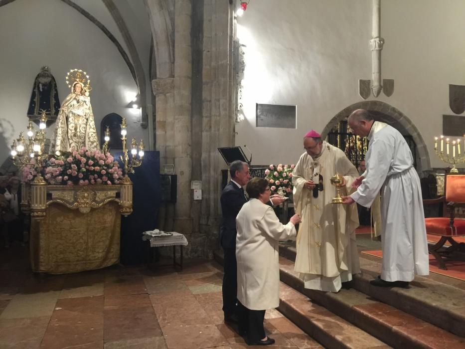 Llanes se llena para coronar a la Virgen de Guía