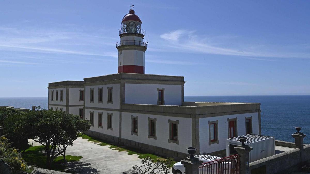 El hotel del faro de Cabo Silleiro se inaugura el lunes.
