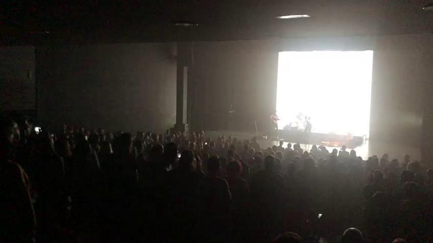 El final del concert de Els Manel al Kursaal