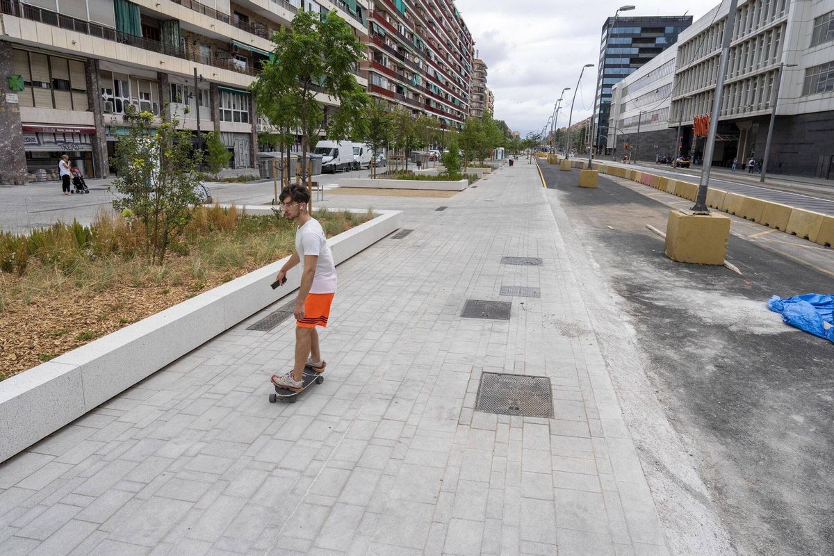 Obren el tram de la Gran Via entre les Glòries i la Rambla del Poblenou després de les obres