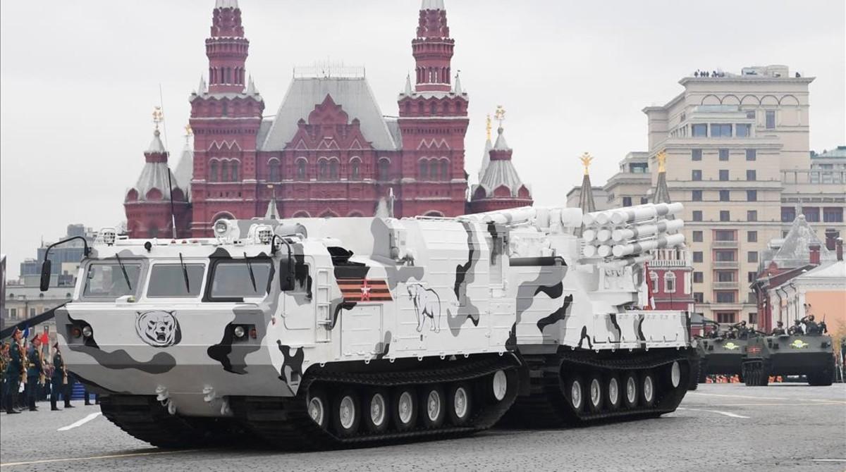 zentauroepp38354156 a pantsir sa air defense system arctic edition rides through170509185003 zentauroepp38354156 a pantsir sa air defense system arctic edition rides through170509185003