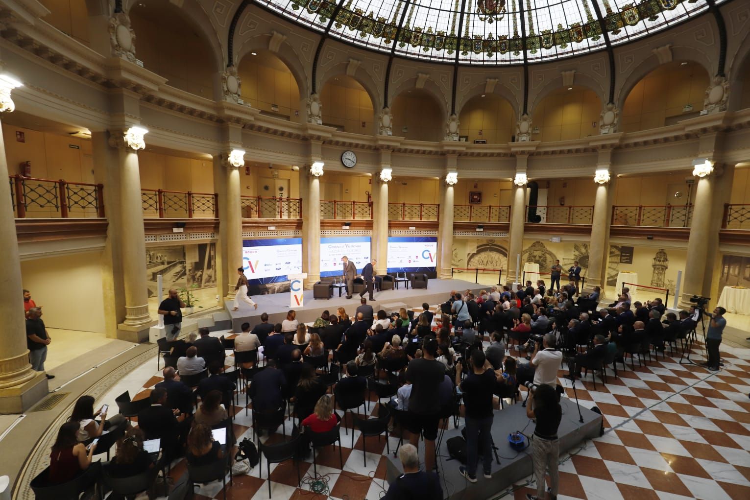 Ximo Puig inaugura la "Jornada Comunitat Valenciana hacia el futuro" en el Palacio de las Comunicaciones