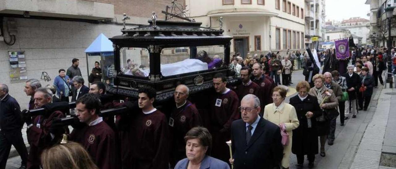 Imagen de la procesión del Viernes Santo en Vilagarcía hace un año. // Noé Parga