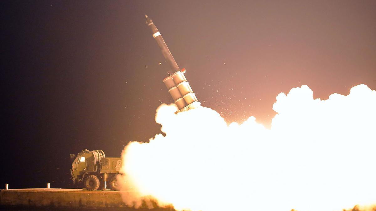 Lanzamiento de un misil balístico por parte de Corea del Norte en imagen de archivo.