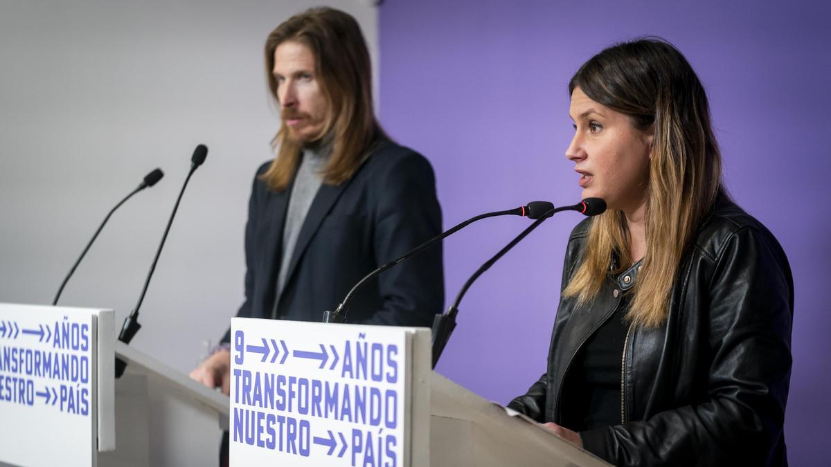 Los portavoces de Podemos, Pablo Fernández y Alejandra JacintO.