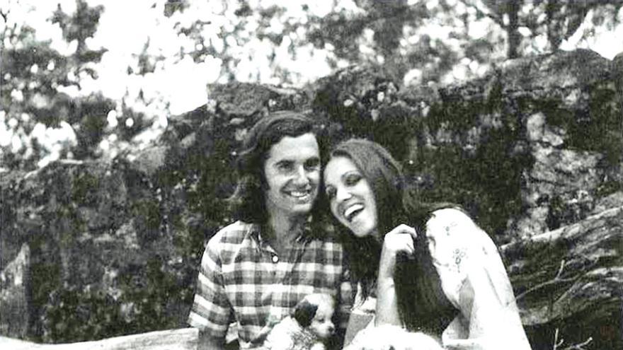 Víctor Manuel y Ana Belén, en México, en 1973. // Reproducción de libro &quot;Antes de que sea tarde&quot; de Aguilar