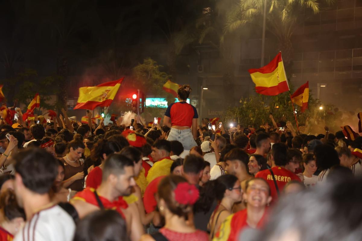 Las mejores imágenes de la celebración de la victoria de España en Alicante