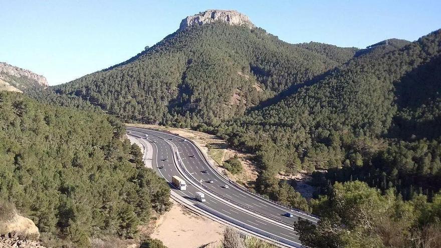 Muere un senderista en una de las pistas del Puerto de la Cadena