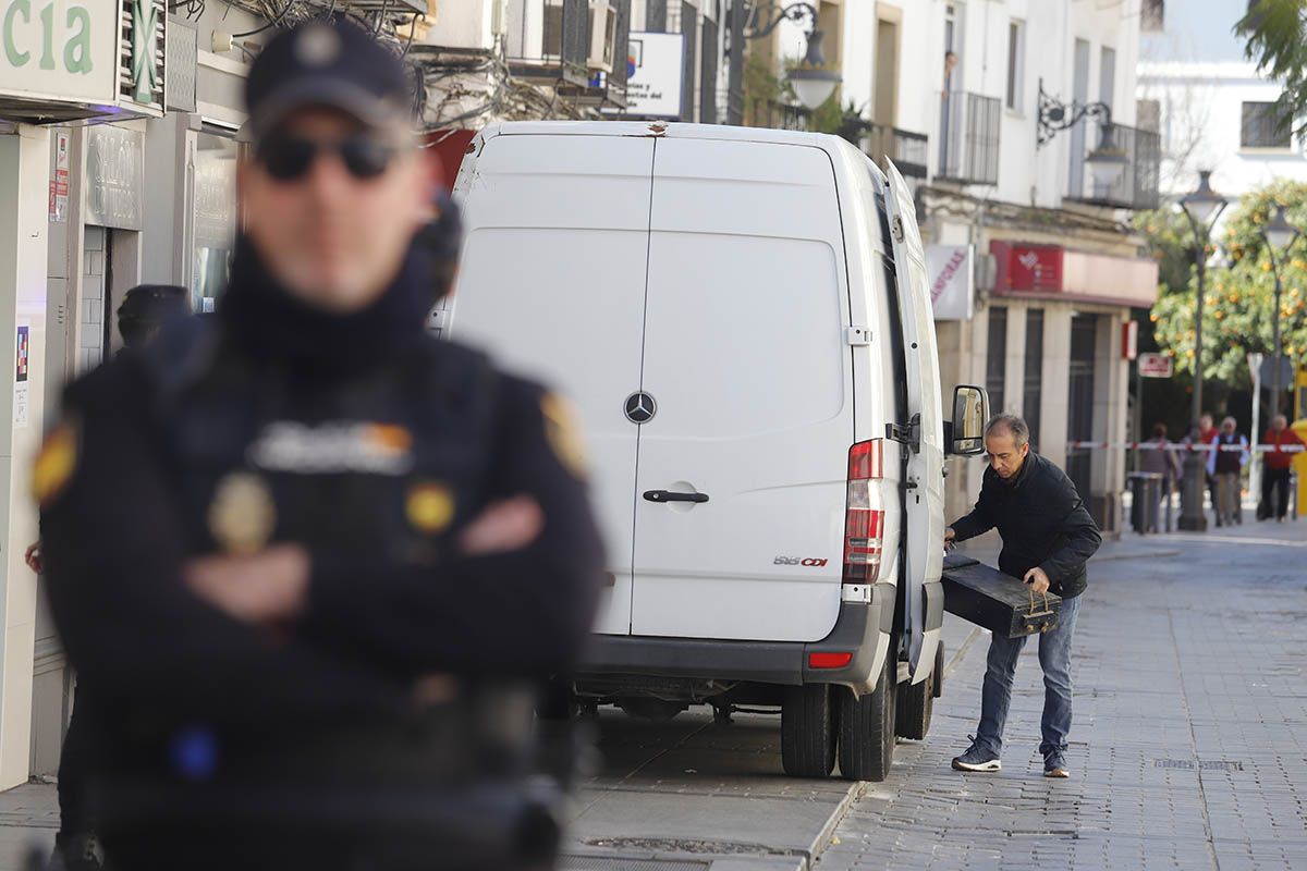 La Policía Nacional inspecciona la Casa de los Guzmanes de Córdoba tras aparecer una tercera granada