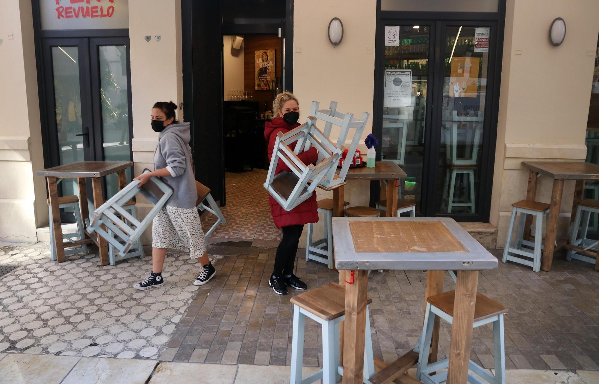 Colas en los comercios de Málaga el día antes del cierre de la actividad