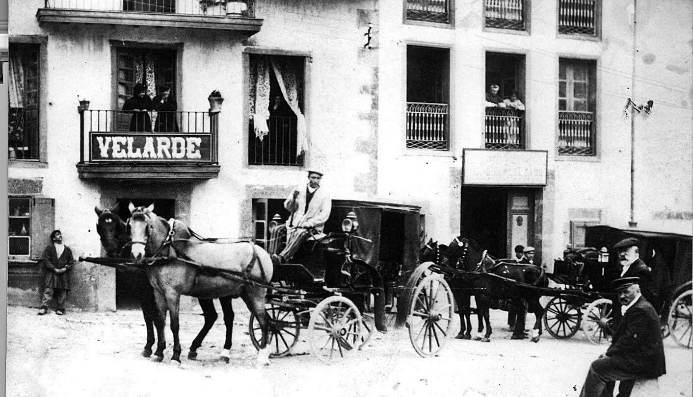 Fonda Velarde, en Bustio, a principios del siglo XX.