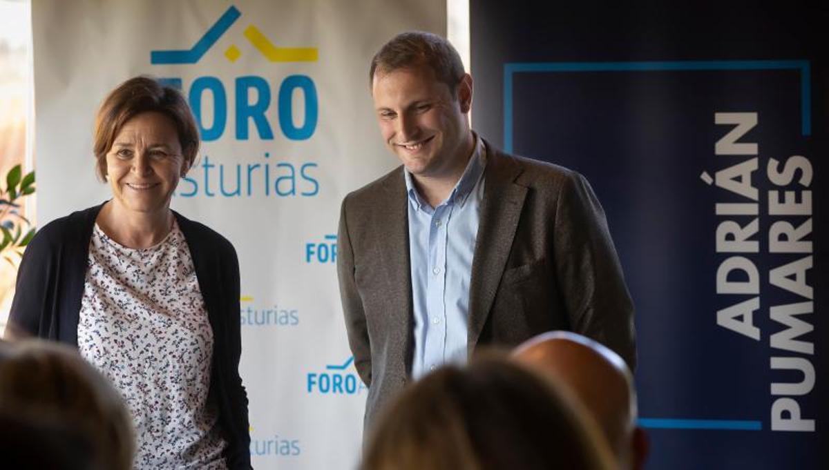 Carmen Moriyón junto al candidato de Foro a la Junta, Andrián Pumares.