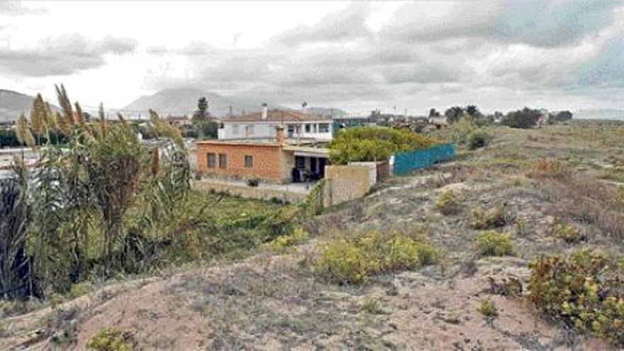 Terrenos de Tavernes de la Valldigna sobre los que se había previsto la gran urbanización de la Vall del Mar.