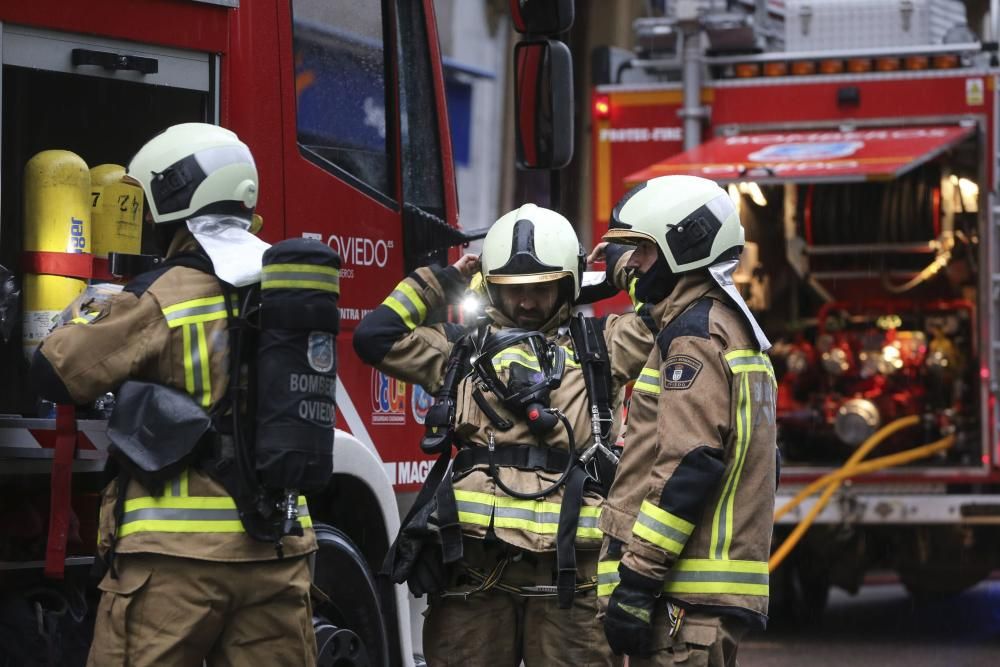 Incendio en la calle Marqués de Santa Cruz de Oviedo