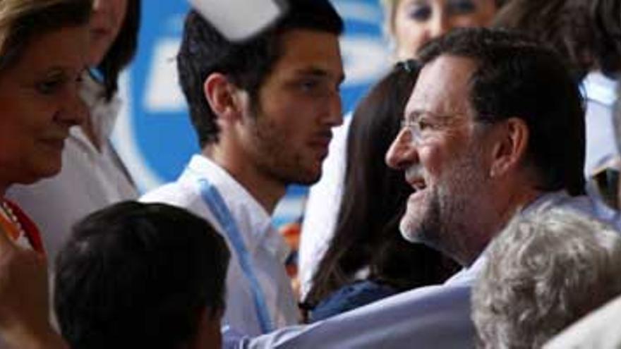 Rajoy pide otra política energética porque la del PSOE lleva &quot;al candil y al camping gas&quot;