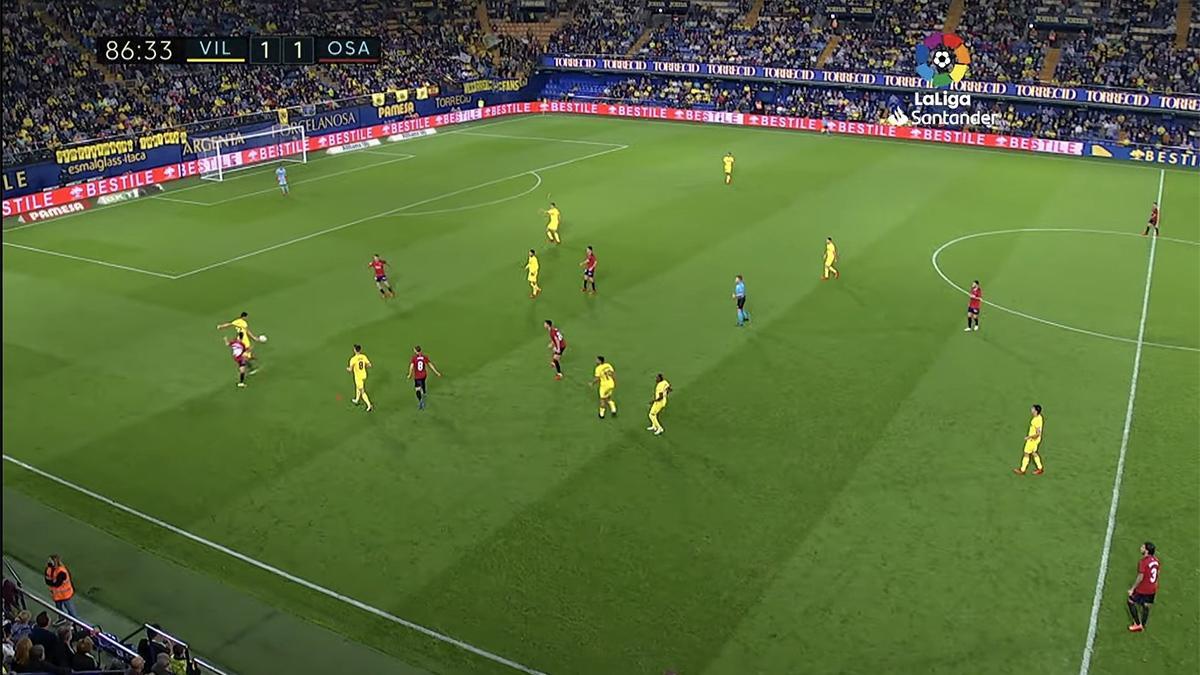 Hasta cinco jugadores de Osasuna presionan en zona de ataque en el minuto 86, la jugada del gol del Chimy