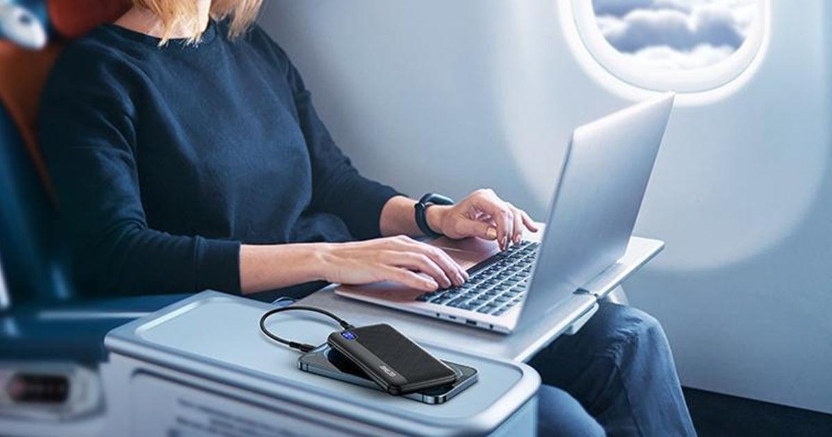 Adiós cargar los móviles en el avión con una batería externa