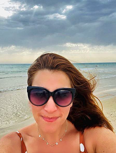 Carmen Campos, en la playa.