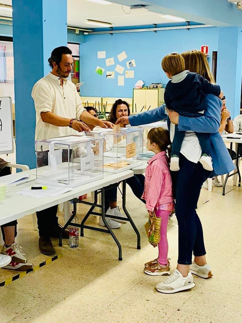 Todas las imágenes del voto de los políticos en Ibiza y Formentera