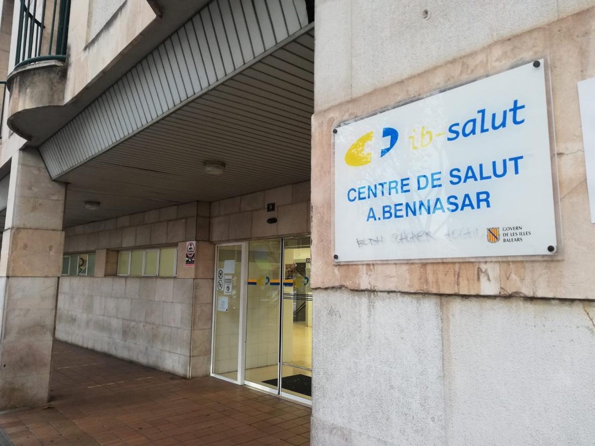 Imagen de archivo de la entrada del centro de salud Arquitecte Bennàssar de Palma.