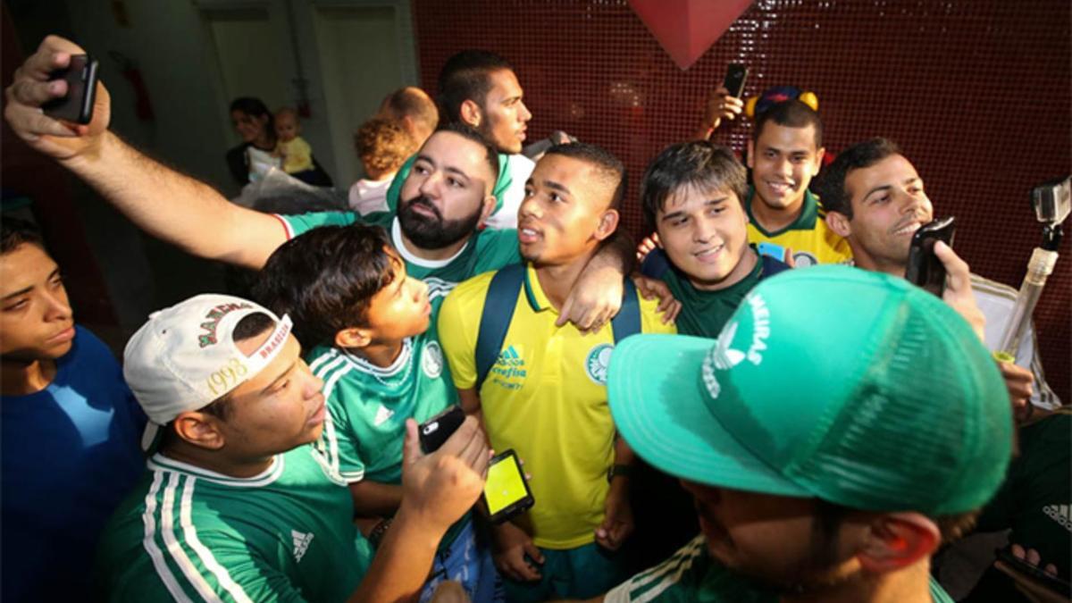 Gabriel Jesus ya es una estrella en Brasil