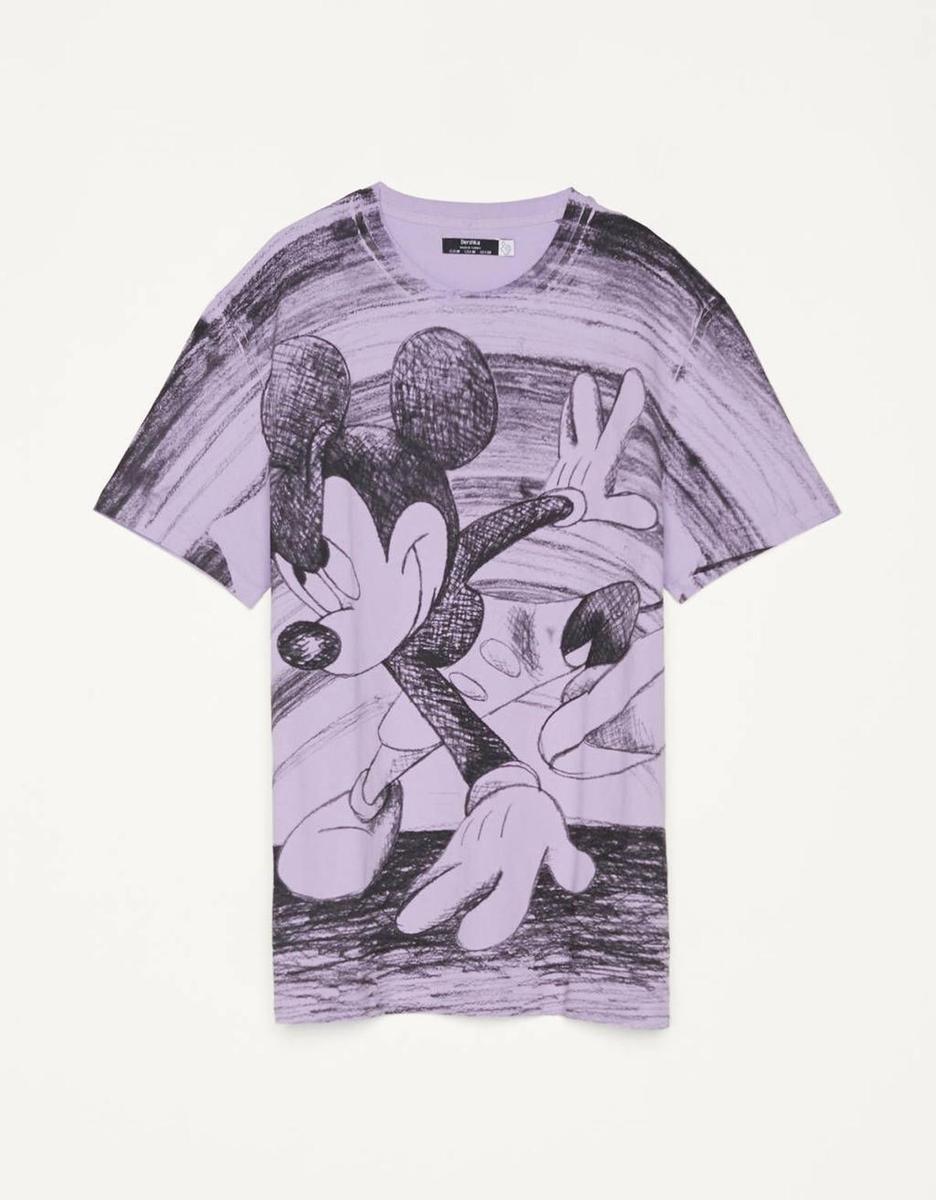 Camiseta de Mickey Mouse artístico de Bershka. (Precio: 15,99 euros)