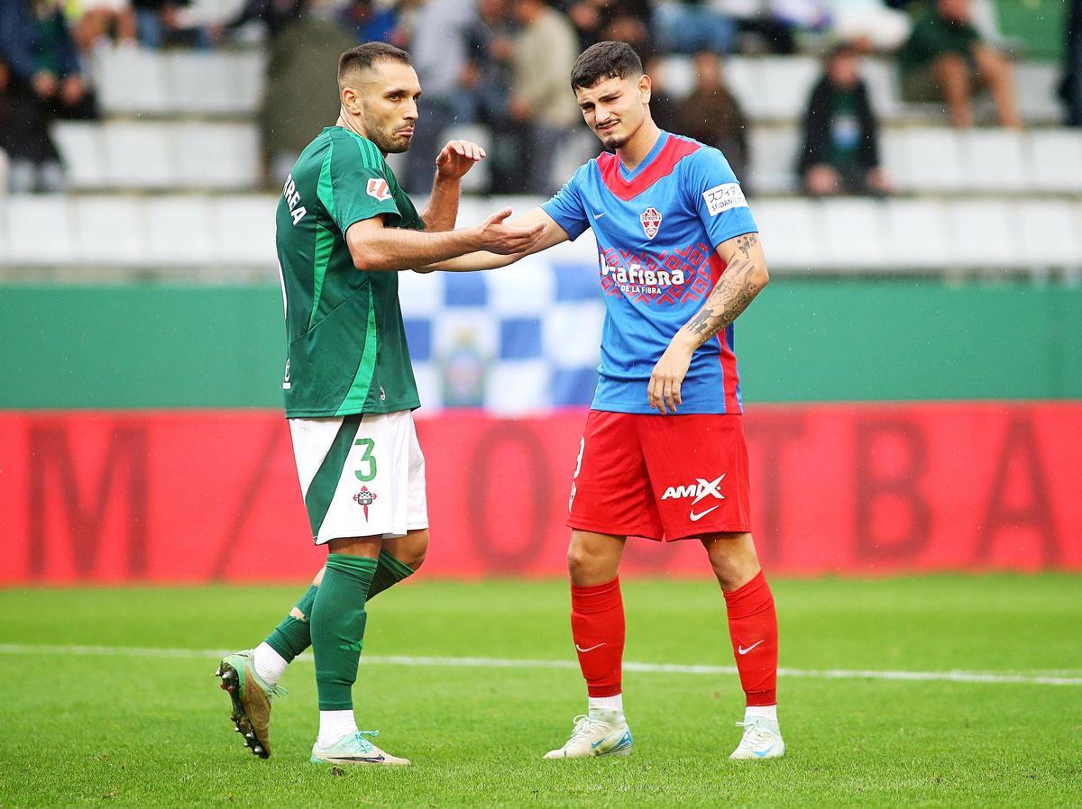 El Elche resbala en A Malata y frena su reacción (1-0) El Elche resbala en A Malata y frena su reacción (1-0)