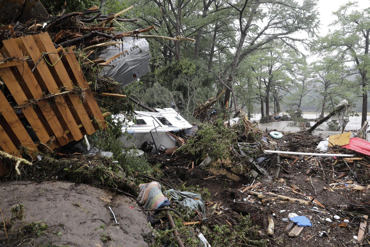 Campamento arrasado por la crecida del río Guadalupe, en Texas, el pasado julio.